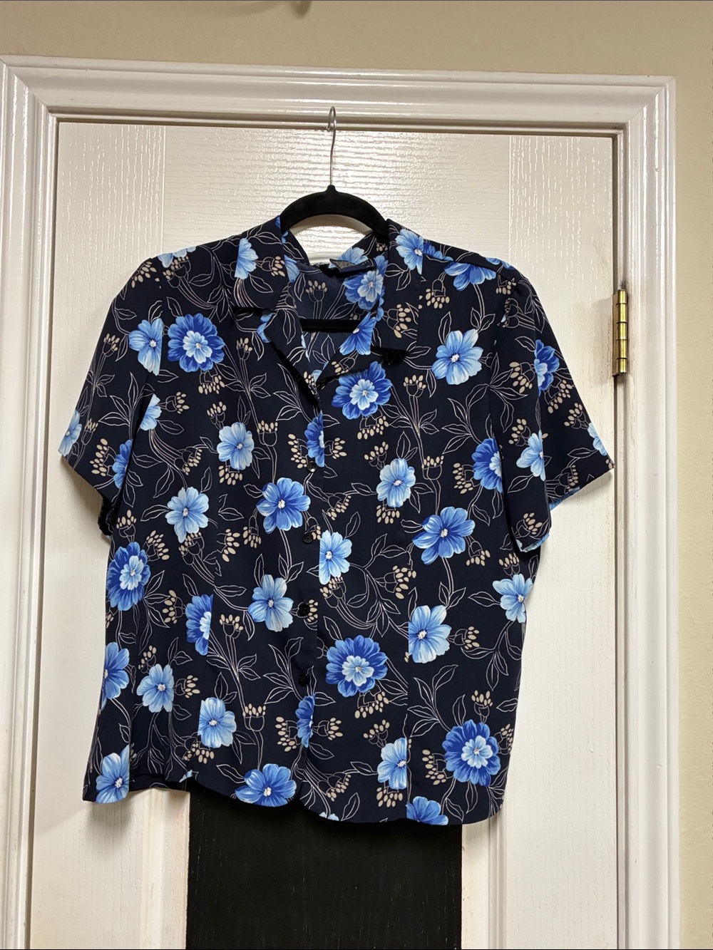 Laura Scott Navy Floral Short-Sleeve Button-Down Shirt